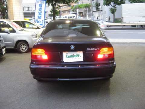 カタログ画像：５シリーズ （5 SERIES） ５４０ｉハイライン 2001年10月 GH-DN44 4400cc トレド・ブルーｏｒブルー・ウォーター 燃費7.1km / l バック