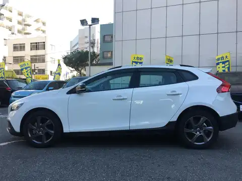 カタログ画像：Ｖ４０ （V40） クロスカントリー Ｔ５ ＡＷＤ 2015年3月 CBA-MB420XC 2000cc アイスホワイト 燃費14.8km / l 外装