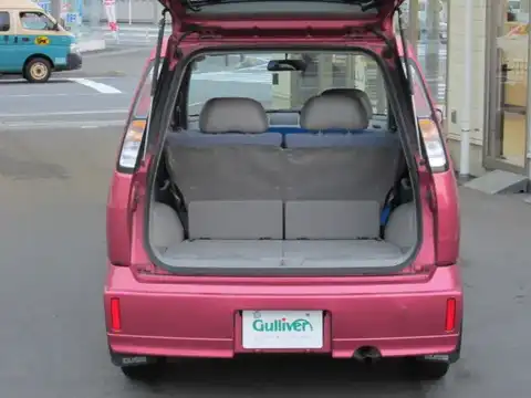 カタログ画像：キューブ （CUBE） Ｓ－α 2001年5月 TA-AZ10 1300cc クランベリーピンク（Ｍ） 燃費17.0km / l 内装