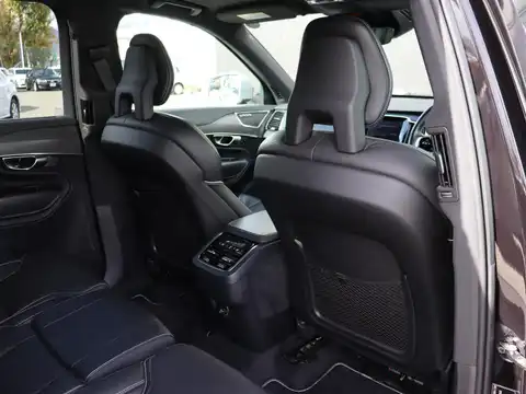 カタログ画像：ＸＣ９０ （XC90） Ｔ６ ＡＷＤ Ｒデザイン エアサスペンション装着車 2017年7月 DBA-LB420XCA 2000cc オニキスブラックメタリック 燃費12.5km / l 内装