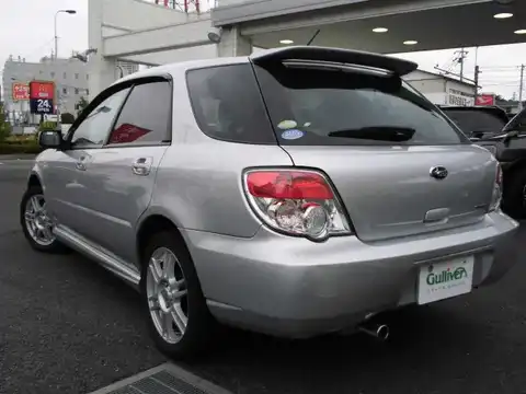 カタログ画像：インプレッサスポーツワゴン （IMPREZA SPORTS WAGON） １．５Ｒ 2006年6月 DBA-GGD 1500cc プレミアムシルバー・メタリック 燃費13.8km / l バック