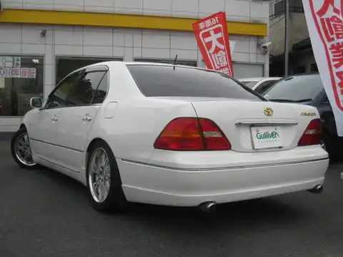 カタログ画像：セルシオ （CELSIOR） Ｃ仕様 プレミアム 2001年8月 UA-UCF31 4300cc ホワイトパールクリスタルシャイン 燃費8.2km / l バック