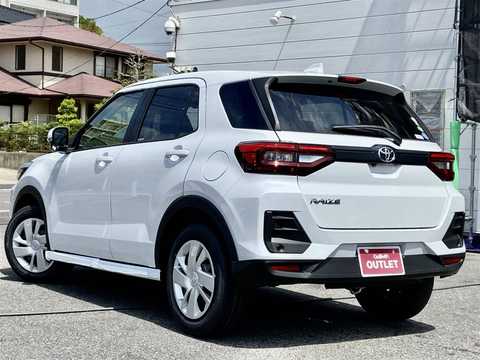 カタログ画像：ライズ （RAIZE） Ｇ 2024年11月 5AA-A202A 1200cc シャイニングホワイトパール 燃費28.0km / l バック