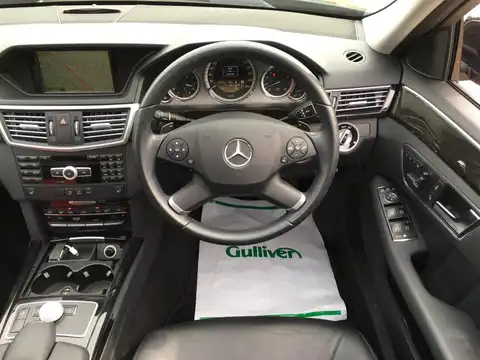 カタログ画像：Ｅクラス （E-CLASS） Ｅ３００ ブルーエフィシェンシー アバンギャルド 2011年11月 RBA-212055C 3500cc オブシディアンブラック（Ｍ） 燃費12.0km / l 内装