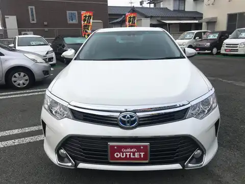 カタログ画像：カムリ （CAMRY） ハイブリッド Ｇパッケージ 2015年10月 DAA-AVV50 2500cc ホワイトパールクリスタルシャイン 燃費23.4km / l フロント