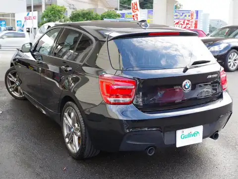 カタログ画像：１シリーズ （1 SERIES） Ｍ１３５ｉ 2012年8月 DBA-1B30 3000cc ブラック・サファイア（メタリック・カラー） 燃費12.6km / l バック