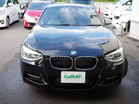 カタログ画像：１シリーズ （1 SERIES） Ｍ１３５ｉ 2012年8月 DBA-1B30 3000cc ブラック・サファイア（メタリック・カラー） 燃費12.6km / l フロント