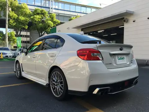 カタログ画像：ＷＲＸ Ｓ４ （WRX S4） スポルヴィータ 2015年11月 DBA-VAG 2000cc クリスタルホワイト・パール 燃費12.4km / l バック