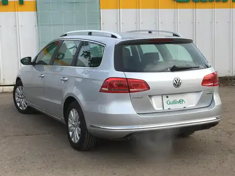 カタログ画像：パサートヴァリアント （PASSAT VARIANT） ＴＳＩコンフォートライン 2011年5月 DBA-3CCAX 1400cc リフレックスシルバーメタリック 燃費18.4km / l バック