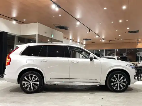 カタログ画像：ＸＣ９０ （XC90） Ｂ６ ＡＷＤ インスクリプション エアサスペンション装着車 2020年8月 5AA-LB420TXCMA 2000cc クリスタルホワイトパール 燃費10.5km / l 外装