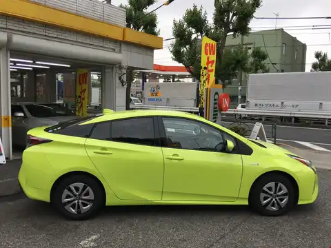 カタログ画像：プリウス （PRIUS） Ａ 2015年12月 DAA-ZVW55 1800cc サーモテクトライムグリーン 燃費34.0km / l 外装