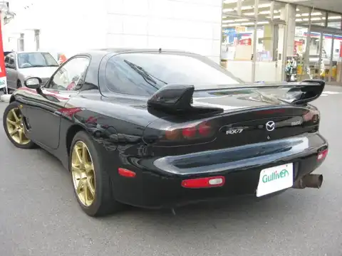 カタログ画像：ＲＸ－７ （RX-7） タイプＲバサースト 2001年12月 GF-FD3S 1400cc ブリリアントブラック 燃費8.1km / l バック