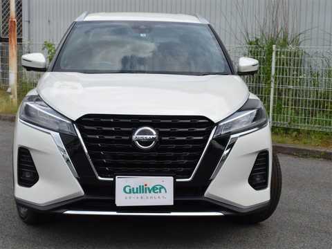カタログ画像：キックス （KICKS） Ｘ ＦＯＵＲ ツートーンインテリアエディション 2024年6月 6AA-SNP15 1200cc ブリリアントホワイトパール（3P）orブリリアントホワイトパール（3P）/ピュアブラック（PM）2トーン 燃費19.2km / l フロント