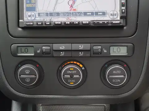 カタログ画像：ゴルフ （GOLF） Ｒ３２ 2006年2月 GH-1KBUBF 3200cc ディープブルーパールエフェクト 燃費10.2km / l 内装