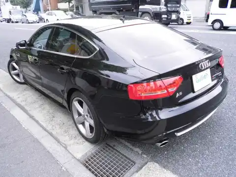 カタログ画像：Ａ５スポーツバック （A5 SPORTBACK） ２．０ＴＦＳＩクワトロ 2010年1月 ABA-8TCDNL 2000cc ファントムブラックパールエフェクト 燃費12.0km / l バック