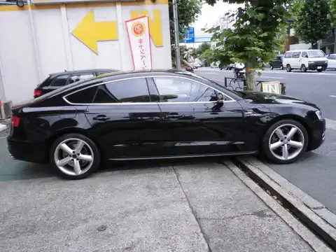 カタログ画像：Ａ５スポーツバック （A5 SPORTBACK） ２．０ＴＦＳＩクワトロ 2010年1月 ABA-8TCDNL 2000cc ファントムブラックパールエフェクト 燃費12.0km / l 外装