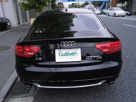 カタログ画像：Ａ５スポーツバック （A5 SPORTBACK） ２．０ＴＦＳＩクワトロ 2010年1月 ABA-8TCDNL 2000cc ファントムブラックパールエフェクト 燃費12.0km / l バック