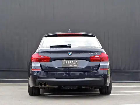 カタログ画像：５シリーズ （5 SERIES） ５２３ｉツーリング Ｍスポーツ 2014年4月 DBA-XL20 2000cc インペリアル・ブルー・ブリリアント・エフェクト（メタリック・カラー） 燃費13.8km / l バック