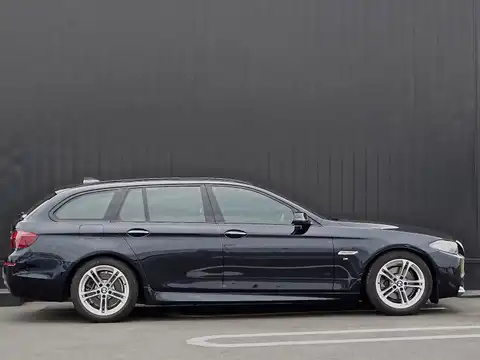 カタログ画像：５シリーズ （5 SERIES） ５２３ｉツーリング Ｍスポーツ 2014年4月 DBA-XL20 2000cc インペリアル・ブルー・ブリリアント・エフェクト（メタリック・カラー） 燃費13.8km / l 外装