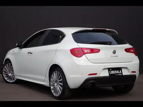 カタログ画像：ジュリエッタ （GIULIETTA） スポルティーバ 2014年4月 ABA-940141 1400cc アイスホワイト 燃費15.6km / l バック