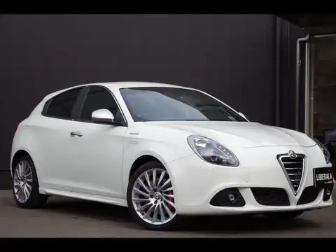 カタログ画像：ジュリエッタ （GIULIETTA） スポルティーバ 2014年4月 ABA-940141 1400cc アイスホワイト 燃費15.6km / l メイン（その他）