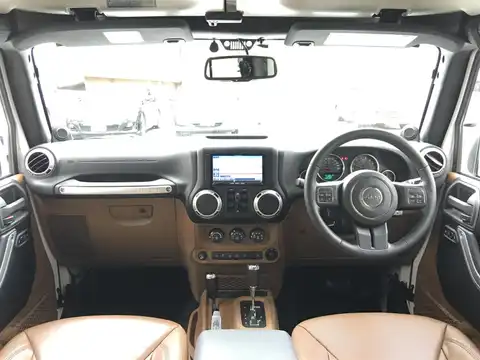 カタログ画像：ジープ・ラングラーアンリミテッド （JEEP WRANGLER UNLIMITED） サハラ 2012年1月 ABA-JK36L 3600cc ブライトホワイトクリアコート 燃費7.5km / l 内装