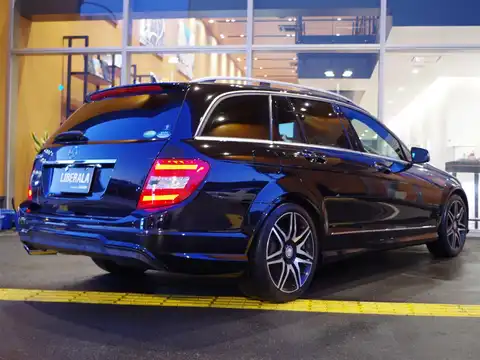 カタログ画像：Ｃクラスステーションワゴン （C-CLASS STATIONWAGON） Ｃ２５０ ステーションワゴン アバンギャルド 2014年4月 DBA-204247 1800cc マグネタイトブラック（Ｍ）orオブシディアンブラック（Ｍ） 燃費13.2km / l バック