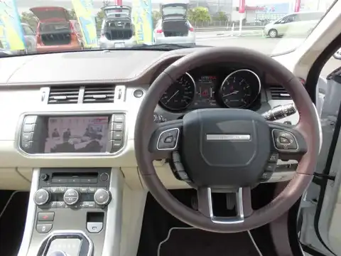 カタログ画像：レンジローバーイヴォーク （RANGE ROVER EVOQUE） プレステージ 2012年3月 CBA-LV2A 2000cc フジ・ホワイト（ソリッド） 燃費9.0km / l 内装