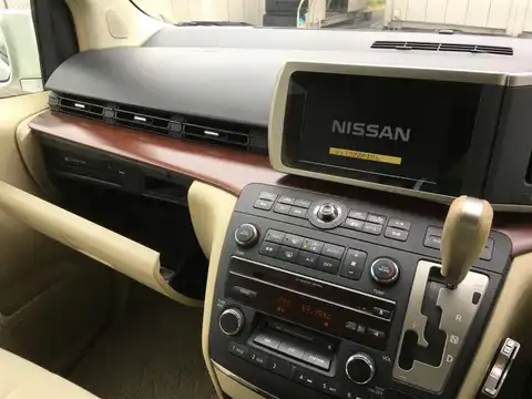 カタログ画像：エルグランド （ELGRAND） Ｖエアロ 2005年4月 CBA-ME51 2500cc ホワイトパール（３Ｐ） 燃費8.9km / l 内装