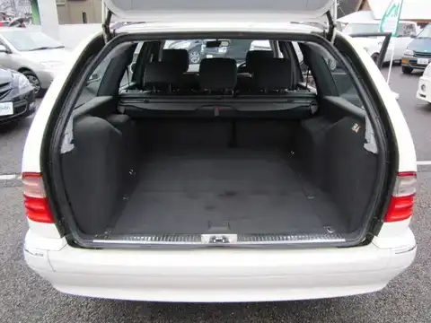 カタログ画像：Ｅクラスステーションワゴン （E-CLASS STATIONWAGON） Ｅ２４０ ステーションワゴン 2002年10月 GH-210262 2600cc 燃費8.9km / l バック