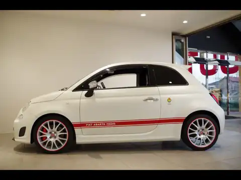 カタログ画像：アバルト５９５ （ABARTH 595） ５０ｔｈアニバーサリー 2013年10月 ABA-312142 1400cc パールホワイト 燃費14.3km / l 外装