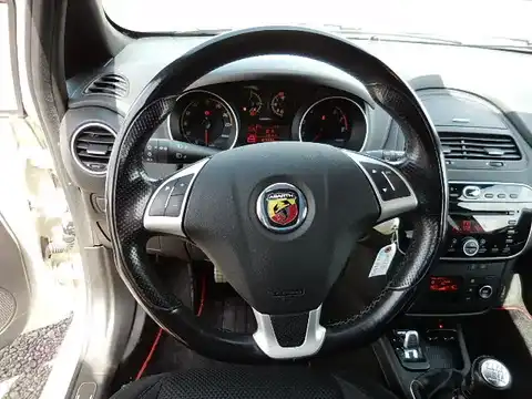 カタログ画像：アバルトプントエヴォ （ABARTH PUNTO EVO） ベースグレード 2010年10月 ABA-199145 1400cc ビアンコ 1949 内装