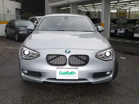 カタログ画像：１シリーズ （1 SERIES） １２０ｉ 2013年8月 DBA-1A16 1600cc グレイシャー・シルバー（メタリック･カラー） 燃費16.6km / l フロント