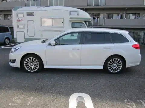 カタログ画像：レガシィツーリングワゴン （LEGACY TOURING WAGON） ２．５ＧＴアイサイトスポーツセレクション 2010年11月 DBA-BR9 2500cc サテンホワイト・パール 燃費11.2km / l 外装