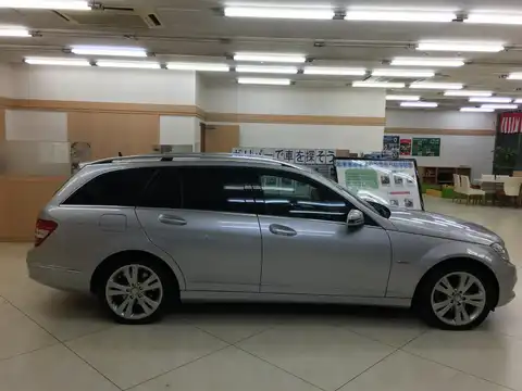 カタログ画像：Ｃクラスステーションワゴン （C-CLASS STATIONWAGON） Ｃ２００ ＣＧＩブルーエフィシェンシー ステーションワゴン アバンギャルド 2010年2月 DBA-204248 1800cc イリジウムシルバー 燃費11.6km / l 外装