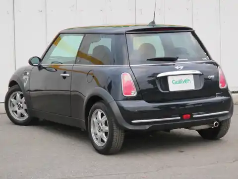 カタログ画像：ＭＩＮＩ （MINI） ワン 2004年9月 GH-RA16 1600cc ブラック 燃費14.0km / l バック