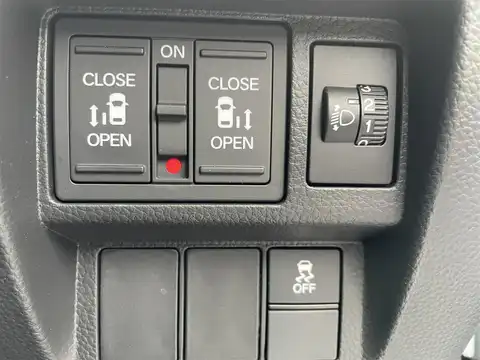 カタログ画像：ステップワゴン （STEPWAGON） ｅ：ＨＥＶエアー 2023年4月 6AA-RP8 2000cc プラチナホワイト・パール 燃費20.0km / l 内装