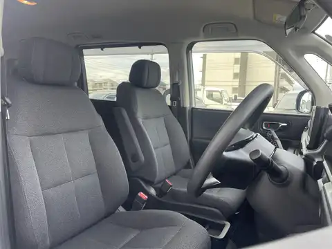 カタログ画像：ステップワゴン （STEPWAGON） ｅ：ＨＥＶエアー 2023年4月 6AA-RP8 2000cc プラチナホワイト・パール 燃費20.0km / l 内装