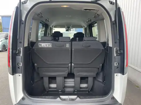 カタログ画像：ステップワゴン （STEPWAGON） ｅ：ＨＥＶエアー 2023年4月 6AA-RP8 2000cc プラチナホワイト・パール 燃費20.0km / l 内装