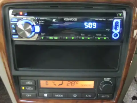 カタログ画像：ブルーバードシルフィ （BLUEBIRD SYLPHY） １８Ｖｉ－４ ナビエディション 2004年12月 TA-QNG10 1800cc チタニウムシルバー（Ｍ） 燃費12.2km / l 内装