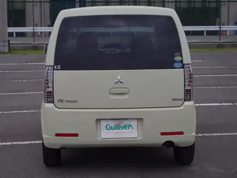 カタログ画像：ｅＫワゴン （EK WAGON） Ｍ 2008年8月 DBA-H82W 660cc ペールベージュソリッド バック