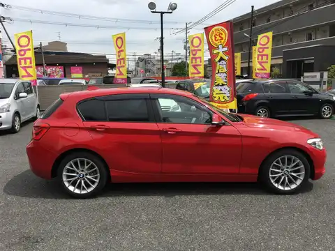 カタログ画像：１シリーズ （1 SERIES） １１８ｉ ファッショニスタ 2015年9月 DBA-1R15 1500cc クリムゾン・レッド（ソリッド・カラー） 燃費18.1km / l 外装