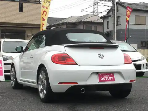 カタログ画像：ザ・ビートル・カブリオレ （THE BEETLE CABRIOLET） ベースグレード 2015年10月 DBA-16CBZK 1200cc ピュアホワイト 燃費17.6km / l バック