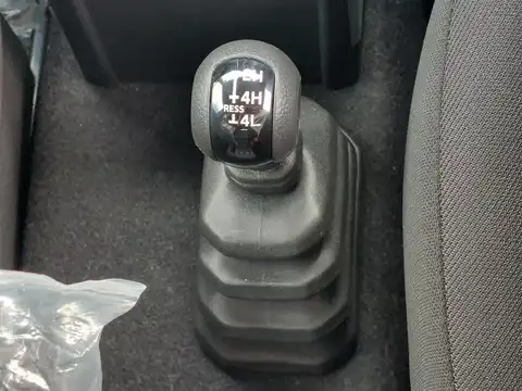 カタログ画像：ジムニー （JIMNY） ＸＧ 2025年11月 3BA-JB64W 660cc 燃費14.3km / l メイン