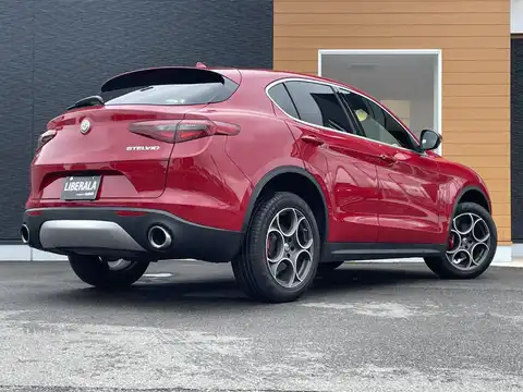 カタログ画像：ステルヴィオ （STELVIO） ２．０ターボ Ｑ４ 2018年10月 ABA-94920 2000cc アルファ レッド 燃費11.8km / l バック