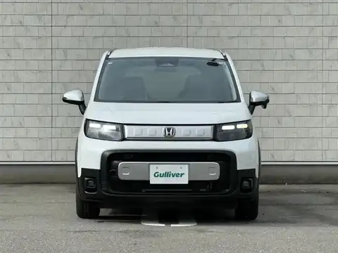 カタログ画像：フリード （FREED） ｅ：ＨＥＶクロスター スロープ 2025年2月 6AA-GT6 1500cc プラチナホワイト・パール 燃費25.0km / l フロント