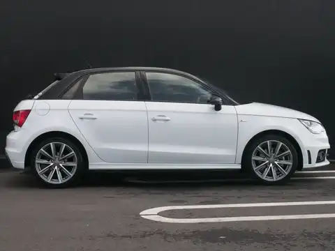 カタログ画像：Ａ１スポーツバック （A1 SPORTBACK） アドマイアードリミテッド 2013年10月 DBA-8XCAX 1400cc グレイシアホワイトメタリック 燃費17.8km / l 外装