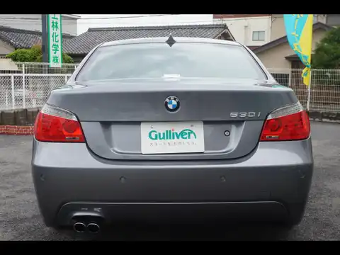 カタログ画像：５シリーズ （5 SERIES） ５３０ｉ Ｍスポーツパッケージ 2008年10月 ABA-NU30 3000cc 燃費9.4km / l バック