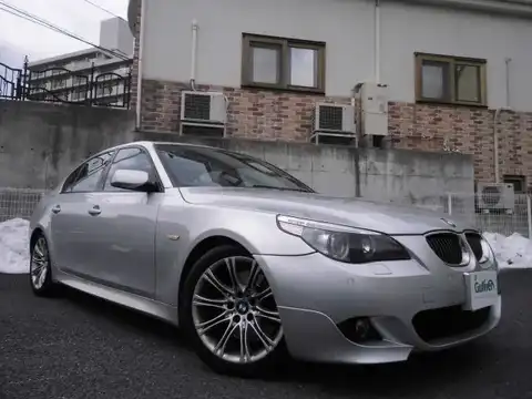 カタログ画像：５シリーズ （5 SERIES） ５５０ｉ Ｍスポーツパッケージ 2006年9月 ABA-NB48 4800cc 燃費7.4km / l メイン（その他）