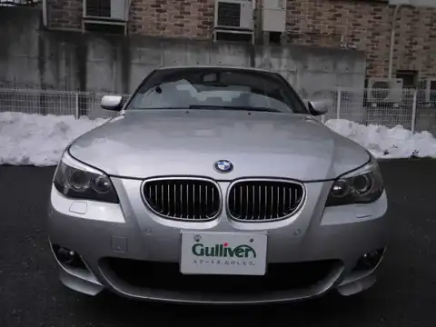 カタログ画像：５シリーズ （5 SERIES） ５５０ｉ Ｍスポーツパッケージ 2006年9月 ABA-NB48 4800cc 燃費7.4km / l フロント